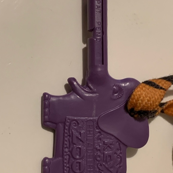 Vintage Philadelphia Zoo Elephant Key Trunkey 1980s Tiger Lanyard Rare Purple - Picture 13 of 16